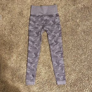 Amazon Purple Camo Seamless Leggings